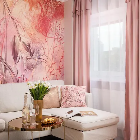 Apartment Prestige With A Living Room, Air Conditiong, Balcony & The View On Palace Warsaw