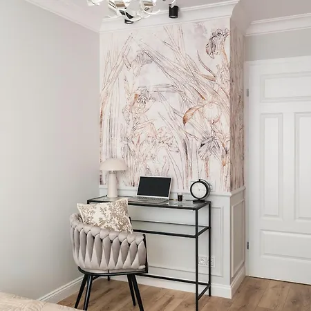 Prestige With A Living Room, Air Conditiong, Balcony & The View On Palace * Warsaw