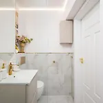 Prestige With A Living Room, Air Conditiong, Balcony & The View On Palace Apartmán Varšava