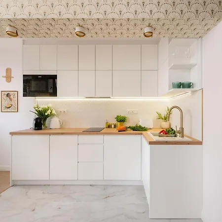 Prestige With A Living Room, Air Conditiong, Balcony & The View On Palace Apartament Warszawa