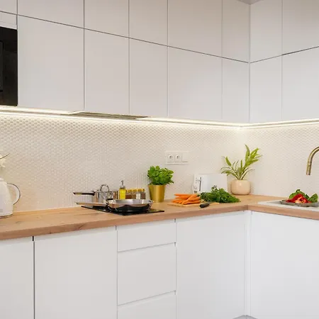 Apartament Prestige With A Living Room, Air Conditiong, Balcony & The View On Palace