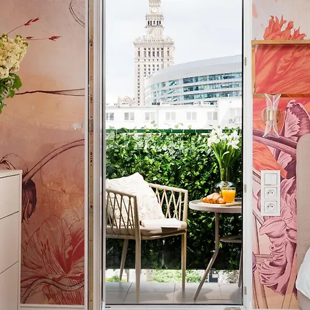 Apartament Prestige With A Living Room, Air Conditiong, Balcony & The View On Palace *