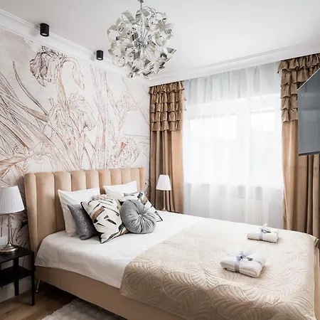 Prestige With A Living Room, Air Conditiong, Balcony & The View On Palace Apartament Warszawa