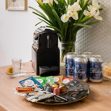 Prestige With A Living Room, Air Conditiong, Balcony & The View On Palace Varsó